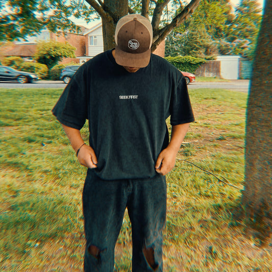 the seek first tee (oversized fit)