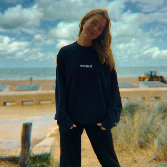 the seek first sweatshirt (regular fit)